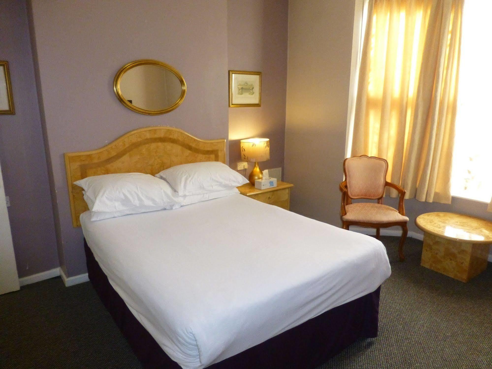 סמת'וויק Prince Hotel מראה חיצוני תמונה